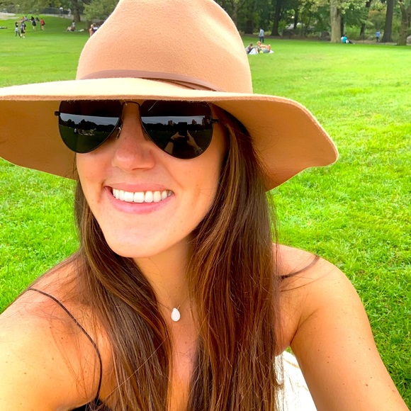 Meet your Posher, Hannah - Picture 1 of 1